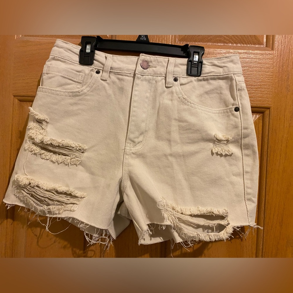 Stylish Cream O’Neil Distressed Women Shorts size 28